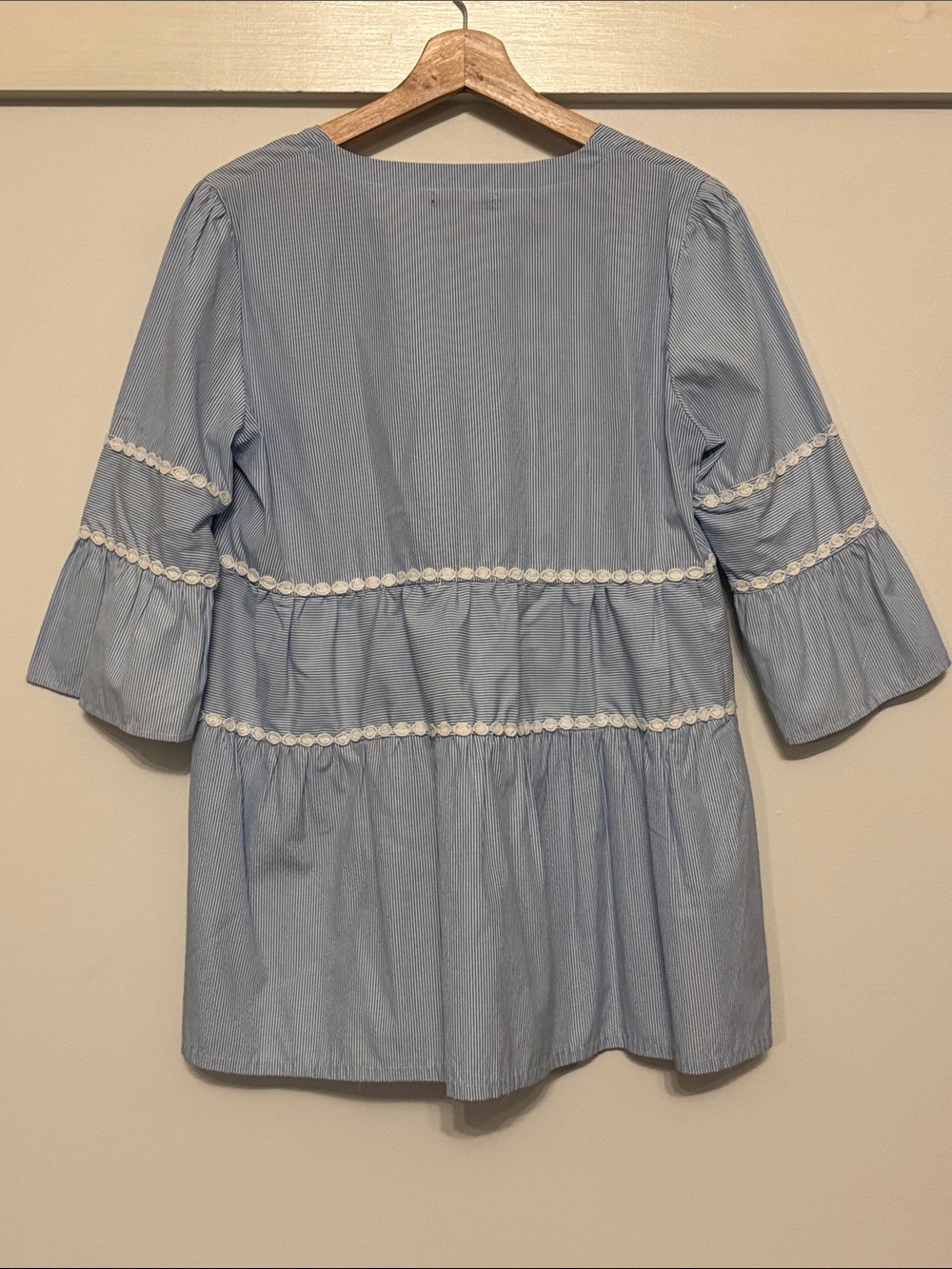 Bua/Bua Blue White Pinstripe Tiered Top Bell Sleeve Crochet Trim Boho Size S - Picture 3 of 5